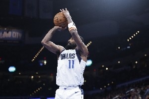 火箭大把選秀權(quán)但缺控衛(wèi) 亟需重建資產(chǎn)的獨(dú)行俠可將歐文送至火箭