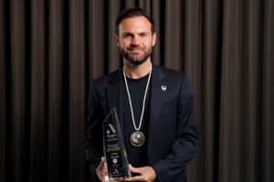 獲評澳超年度最佳！38歲馬塔：墨爾本勝利讓我再次愛上足球