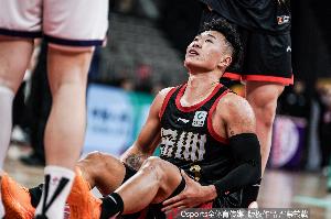 媒體人：要讓賀希寧發(fā)揮就得用雙小外 球隊(duì)常規(guī)賽沒能打磨陣地戰(zhàn)