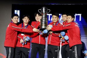 王皓在世乒賽總結會上宣布，王楚欽成為男隊隊長，梁靖崑為副隊長