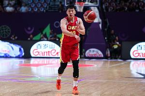 機會不多！王俊杰半場僅打6分45秒4中1拿到2分4籃板