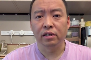 解說：米奇剛開始就犯錯 不應該用文班去防唐斯 應該防哈特