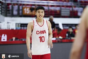 媒體人：男籃教練組給隊(duì)員放假三天 7號(hào)晚上再回北京集合