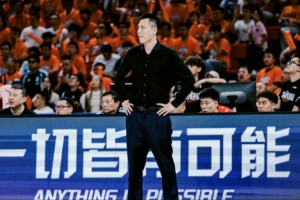 盧偉和上海隊(duì)證明，CBA要贏，可以不止靠“搓澡”