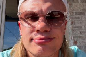 陽光開朗大男孩！正在備戰世界杯的哈蘭德曬自拍照