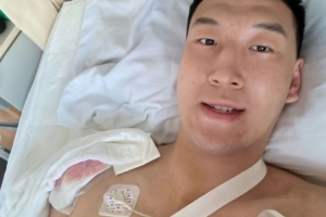 早日康復！杜潤旺曬術后照：終于把這只胳膊送進“廠”里大修咯
