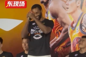 字正腔圓！弗格在球迷見面會上秀中文：我喜歡上海！我愛兄弟們！