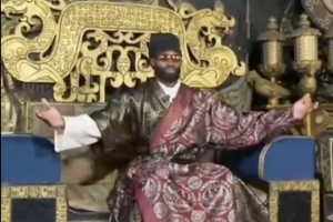 級別差得挺多美媒曬圖：文班去中國當和尚 杰倫·布朗當皇帝
