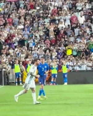 山呼海嘯！ESPN曬現場視頻：梅西替補登場時，球迷紛紛起立歡呼