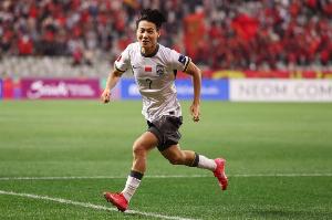 毛偉杰：沒想到國家隊第一次出場就首發，想站穩腳跟還需努力