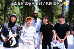 優(yōu)質(zhì)偶像！杰倫·布朗在少林寺主動(dòng)為球迷簽名