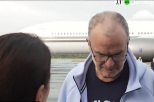 烏拉圭主帥貝爾薩38秒回答記者6個(gè)問題，態(tài)度冷淡被球迷吐槽