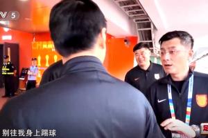 馬寧調(diào)侃韓鵬、王大雷：跟隊(duì)員說(shuō)別往我身上踢球 你要回去練身體