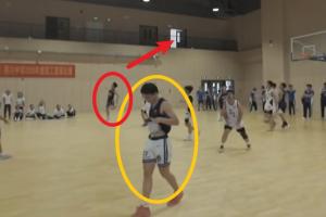 讓子彈再飛一會兒深圳一中學籃球比賽驚現不看筐背投壓哨絕殺