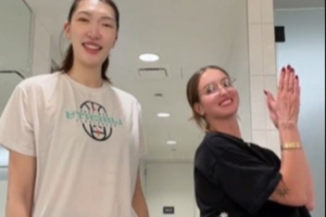 心情不錯噢！韓旭曬與隊友合拍的舞蹈視頻：舞一曲