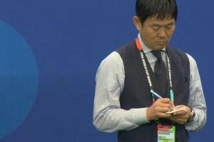 死亡筆記！森保一又掏出小本子做筆記，22年勝西班牙后該場面爆火