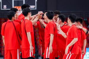 直播吧：男籃21日熱身賽對手澳大利亞陣容多是年輕人 超新星在列