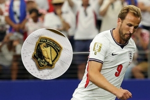 曾獲2018年世界杯金靴！凱恩也佩戴了FIFA官方的定制臂章