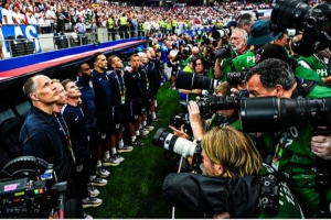 圖赫爾抱怨FIFA：唱國歌時身前50個攝影師懟臉，這破壞了我的體驗