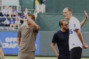投球水平如何？圖赫爾觀看MLB棒球比賽，并為比賽開球