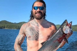 休賽期你釣魚了嗎？亞當斯曬出海釣魚照：風浪越大 收獲越大