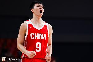替補打得不錯！龐崢麟半場3中1拿下5分3板 打成精彩追尾2+1