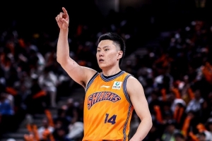 開場就進！李弘權半場11分鐘2中1拿3分 2次犯規