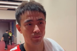 趙繼偉：腳扭到了 重新登場之后還是有些不太舒服 應該問題不大