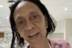 佛得角門將母親跨越重洋抵達比賽現場，感謝中國球迷支持