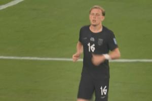 受傷？挪威13分鐘換人，呂爾松下場，馬庫斯·彼得森登場