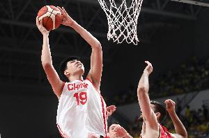 籃板保護可以！徐昕上半場出戰6分半鐘 2中1得到2分3籃板1蓋帽