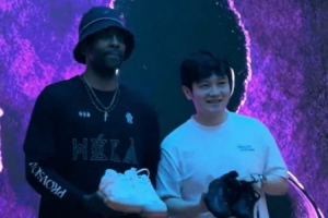 跨界同框！歐文中國行期間與樊振東合影 互贈球鞋