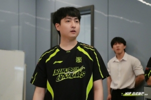 經紀人：EDG HOYA 90%，IG的AD就是jiaqi目前我知道的