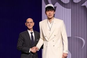 一年前的今天：開拓者在首輪第16順位選中楊瀚森