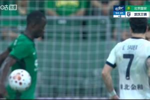 VAR確認沒有點球！補時階段球反彈擊中孔特手臂，三鎮抗議無果