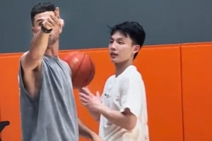 在美特訓！徐杰&劉金雨模擬實戰(zhàn)接球投籃訓練 移動接球、快速出手