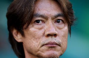 韓國記者：韓國主帥洪明甫30分鐘后召開發布會，預計宣布辭職
