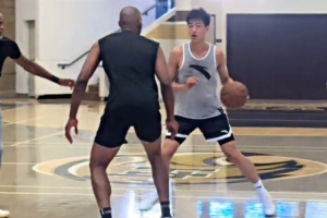 劉金雨海外特訓！NBA訓練師喬丹·勞利全場球局初體驗