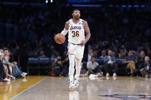 作用大！上賽季斯瑪特在場時湖人凈效率值+7.4 不在場時為-2.4