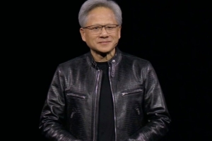打游戲有加成？黃仁勛親筆簽名皮夾克拍賣：成交價27萬-40萬之間
