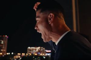 壯觀！C羅賽后率葡萄牙眾將現身酒店陽臺 凌晨時分與數千球迷慶祝