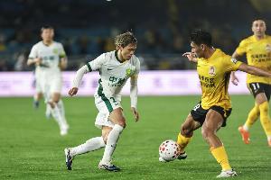 主場2-1力克海港后，青島西海岸在中超聯(lián)賽已經(jīng)13輪不敗