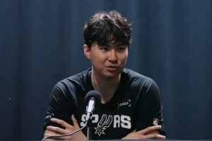 李賢重：我希望成為像克萊一樣的球員 我的罰球節(jié)奏就是模仿他的