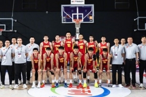 媒體人:國青多數球員比對手小一歲成績值得鼓勵  籃板&三分是短板