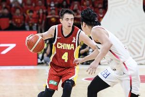 王俊杰替補！男籃首發：趙繼偉、賀希寧、朱俊龍、胡金秋、李弘權
