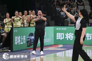 發力了！澳大利亞女籃第三節單節得到31分 與上半場持平