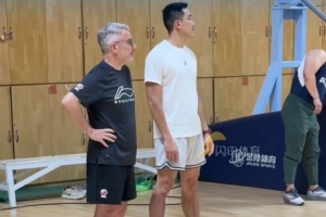 山東高速男籃體能教練王喆回歸 新外教奧斯卡?拉塔現(xiàn)身訓(xùn)練場(chǎng)