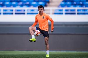 德轉顯示，泰山球員趙劍非租借新鵬城的費用約為30萬元