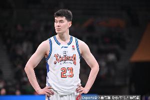 直播吧：新疆男籃與阿不都沙拉木簽訂為期三年頂薪續約合同