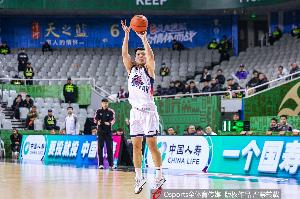 直播吧：山東男籃已經與后衛(wèi)陳培東完成兩年C合同續(xù)約